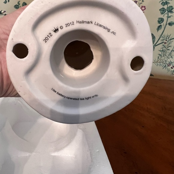 Hallmark 2012 Snowtop Lodge Ceramic Tabletop Snowman Candle House - Picture 11 of 12